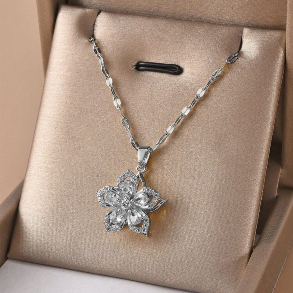 COPY - Elegant Silver Floral Pendant Necklace